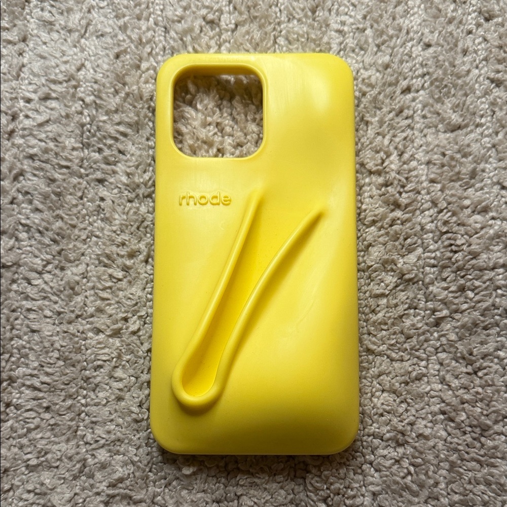 Rhode lip case in LE Lemontini iPhone 15 pro max